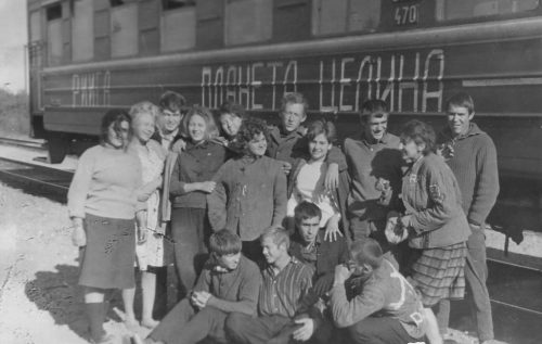 В дороге. Алла - врач отряда, Наташа Елкина, Светлана Семенова, сзади Наташа Корчемкина, спереди Тамара из Лиепайского пединститута, затем Надя Брезгунова и Лея Атлас. 