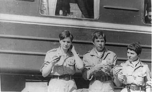 Слева направо: Надя Колесова, Юра Сакута, Галка Павлова