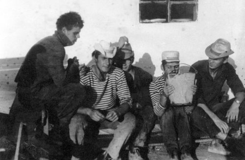 Бахур выпивает ведро не помню чего 